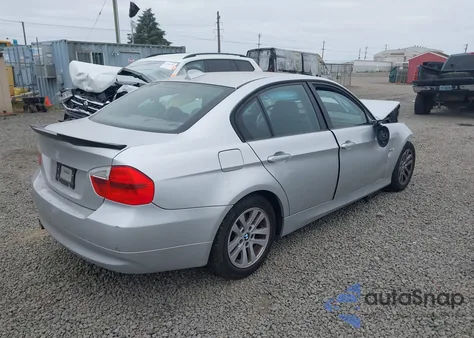 2006 BMW 325 z USA, uszkodzony, nr VIN WBAVB17516NH93280